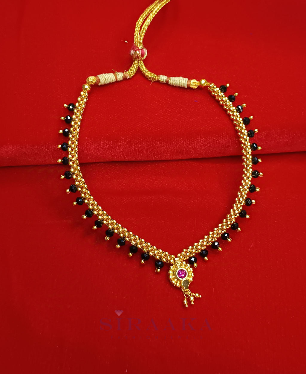 Thushi Necklace Gold Waman Hari Pethe Thushi Design Black/Gold