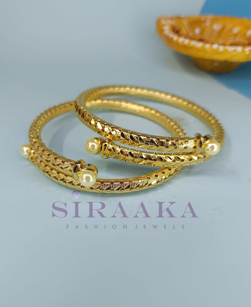 MODERN GOLDEN BANGLES