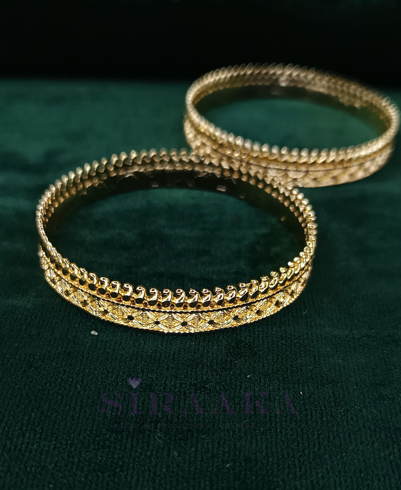 CLASSIC GOLDEN BANGLES