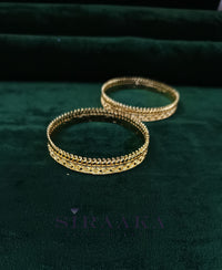 CLASSIC GOLDEN BANGLES