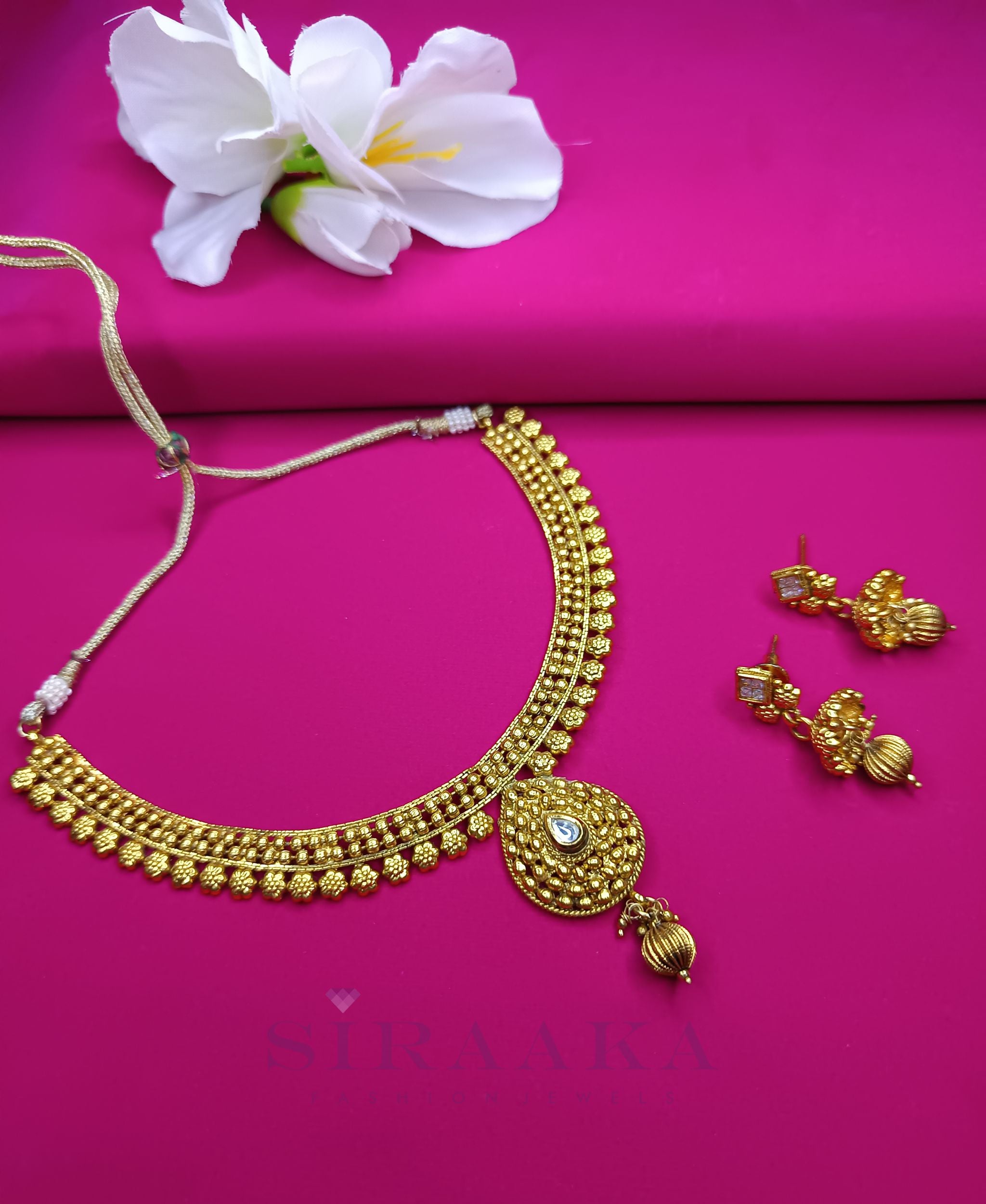 Minimal Short Necklace – Siraaka Fashion Jewels