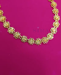 FLOWER DESIGN SHORT NECKLACE