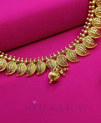 LEAF GOLDEN SHORT NECKLACE