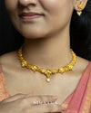 Flower Design Short Necklace